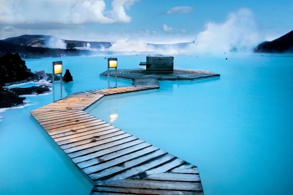 Image from https://guidetoiceland.is/book-holiday-trips/the-blue-lagoon--golden-circle-tour
